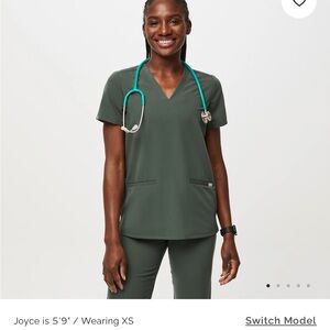 Figs Women's Short Sleeve Scrub Top - moss